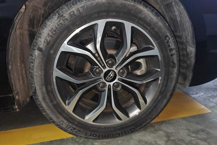 Used Geely Auto Emgrand GT 2018 1.8T Comfort Smart Leading Edition Right Front Wheel Hub