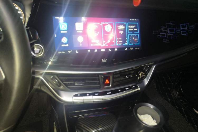 Used Geely Auto Emgrand GT 2018 1.5T MHEV Yaozun Edition Audio And AC Panel