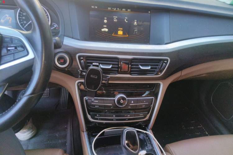 Used Geely Auto Emgrand GT 2018 1.8T Zunshang Zhiling Edition Audio And AC Panel