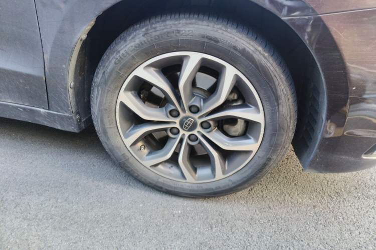 Used Geely Auto Emgrand GT 2018 1.8T Zunshang Zhiling Edition Right Front Wheel Hub