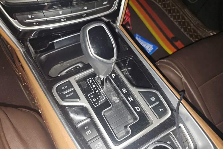 Used Geely Auto Emgrand GT 2018 1.8T Zunshang Zhiling Edition Gear Lever