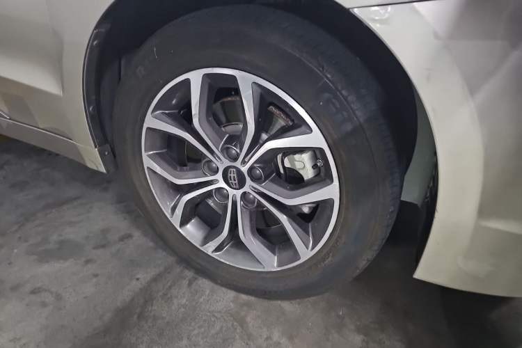 Used Geely Auto Emgrand GT 2018 1.8T Zunshang Zhiling Edition Right Front Wheel Hub