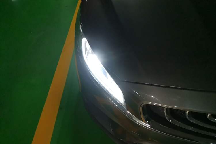 Used Geely Auto Emgrand GT 2018 1.5T MHEV Yaoxiang Edition Right Front Headlight