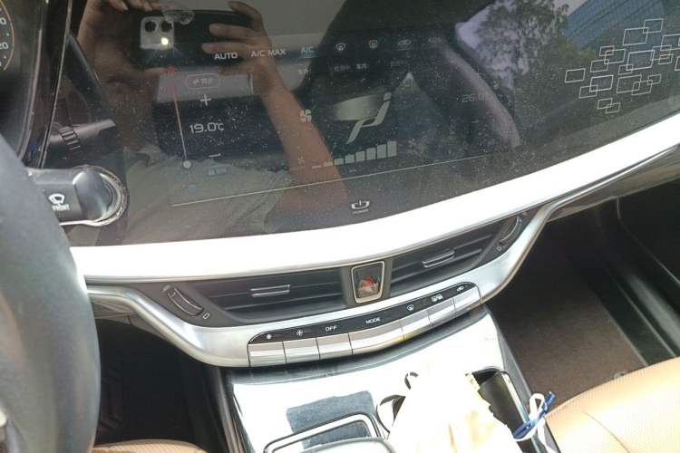 Used Geely Auto Emgrand GT 2018 1.5T MHEV Yaozun Edition Audio And AC Panel