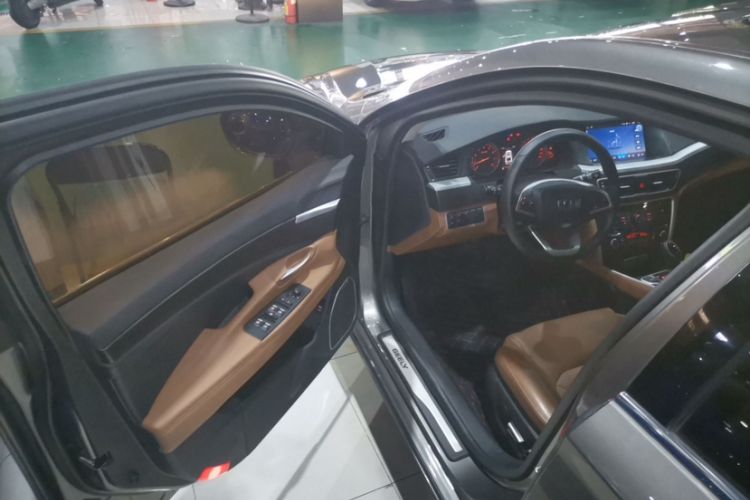 Used Geely Auto Emgrand GT 2018 1.8T Comfort Smart Leading Edition Interior 2