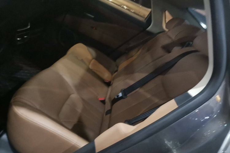Used Geely Auto Emgrand GT 2018 1.8T Comfort Smart Leading Edition Interior 3