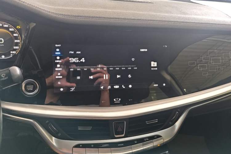 Used Geely Auto Emgrand GT 2018 1.5T MHEV Yaoxiang Edition Audio And AC Panel