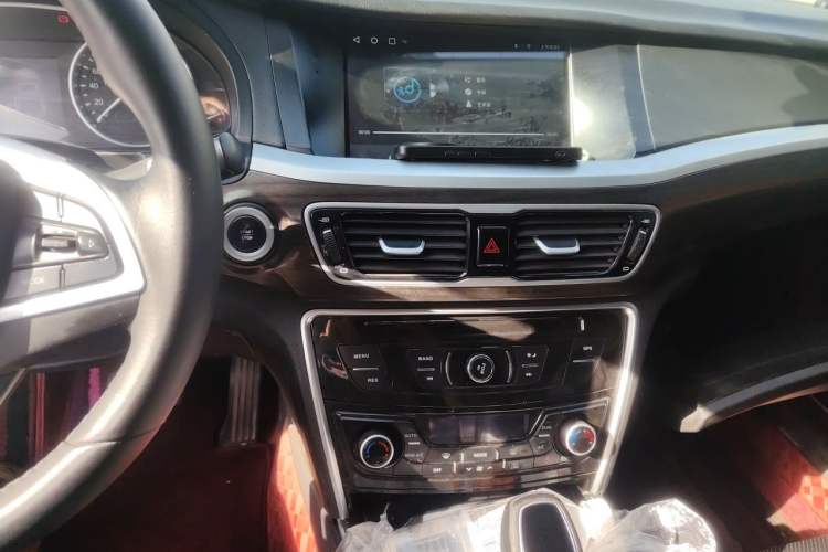 Used Geely Auto Emgrand GT 2018 1.8T Comfort Smart Leading Edition Audio And AC Panel