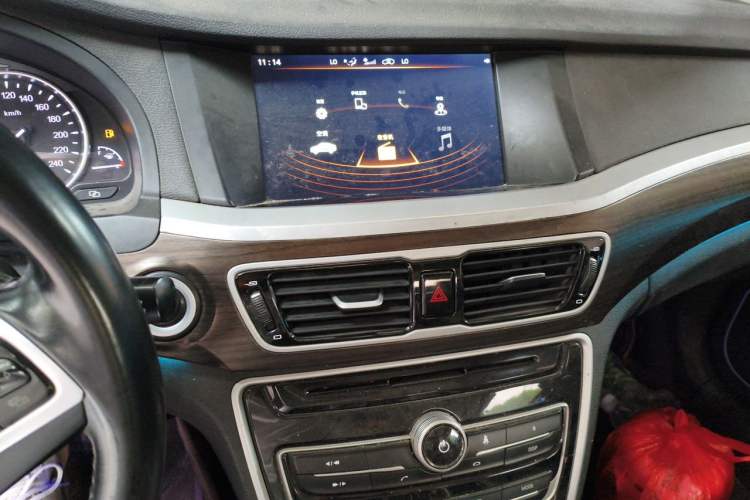 Used Geely Auto Emgrand GT 2018 1.8T Zunshang Zhiling Edition Audio And AC Panel