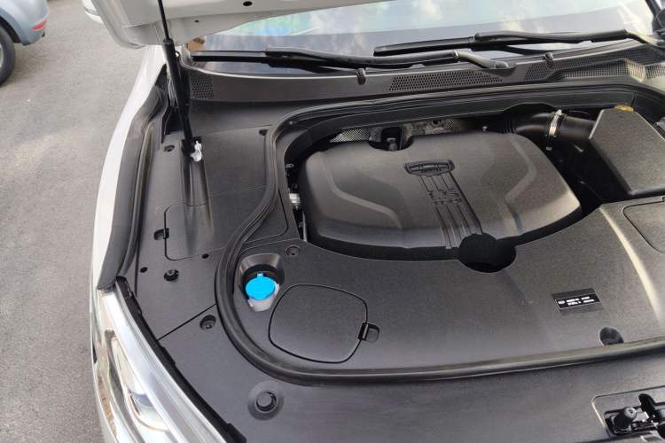 Used Geely Auto Emgrand GT 2018 1.5T MHEV Shining Edition Engine Bay Right