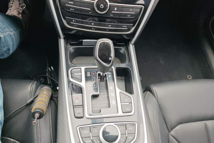 Used Geely Auto Emgrand GT 2018 1.8T Zunshang Zhiling Edition Gear Lever