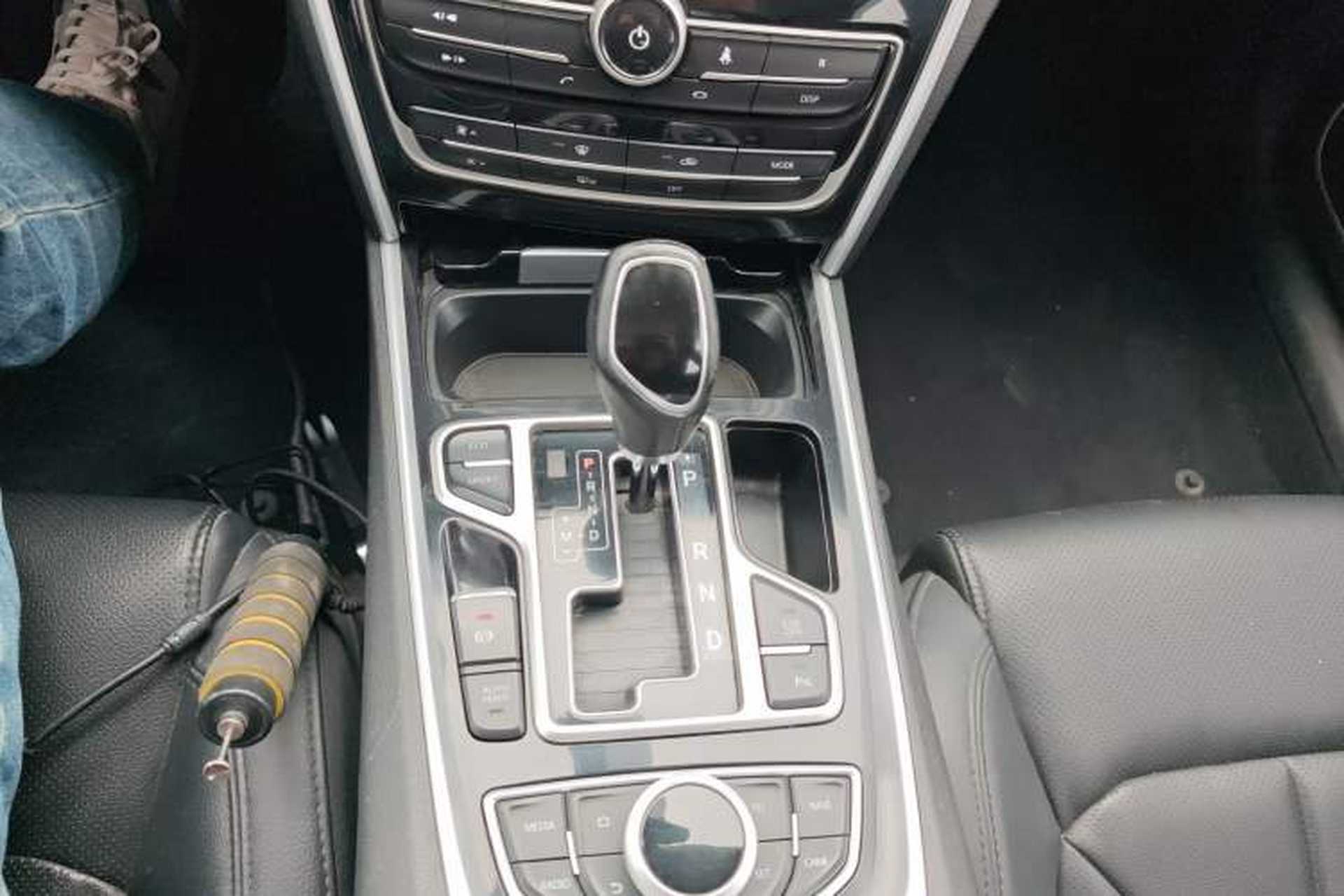 Used Geely Auto Emgrand GT 2018 1.8T Zunshang Zhiling Edition Gear Lever