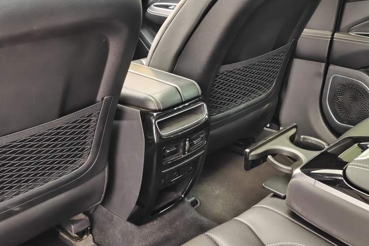 Used Geely Auto Emgrand GT 2018 1.5T MHEV Yaoxiang Edition Interior 3