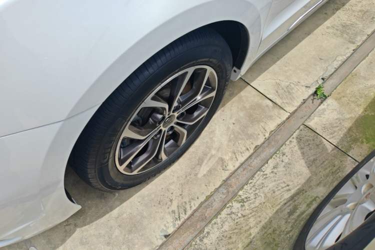 Used Geely Auto Emgrand GT 2018 1.8T Zunshang Zhiling Edition Left Front Wheel Hub