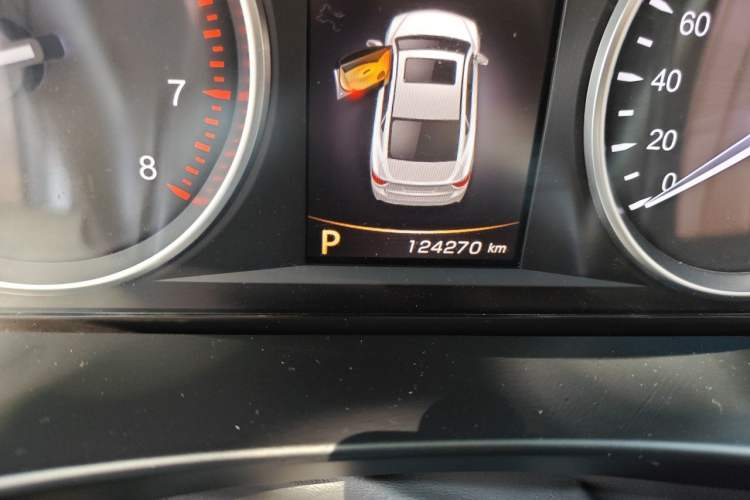 Used Geely Auto Emgrand GT 2018 1.8T Zunshang Zhiling Edition Odometer Close Up