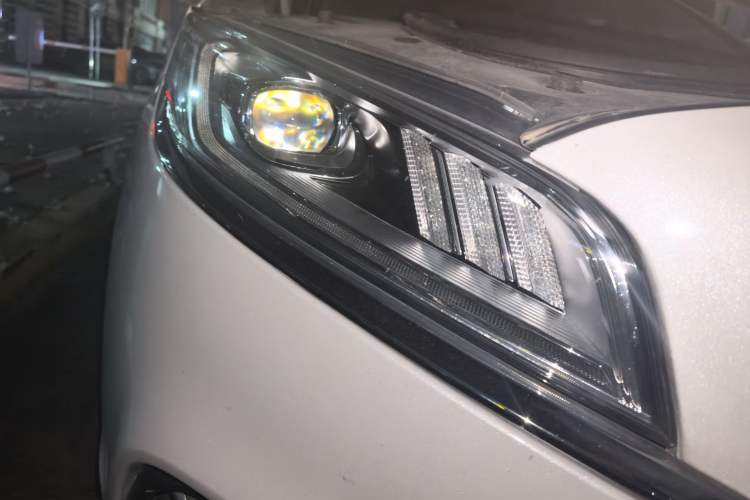 Used Geely Auto Emgrand GT 2018 1.5T MHEV Yaoxiang Edition Right Front Headlight