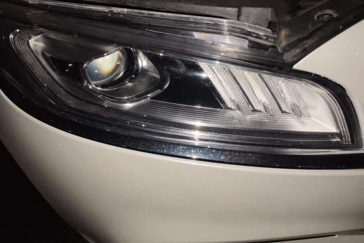 Used Geely Auto Emgrand GT 2018 1.5T MHEV Yaoxiang Edition Right Front Headlight