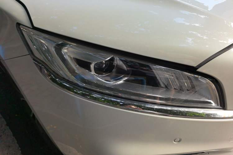 Used Geely Auto Emgrand GT 2018 1.5T MHEV Yaozhi Edition Right Front Headlight
