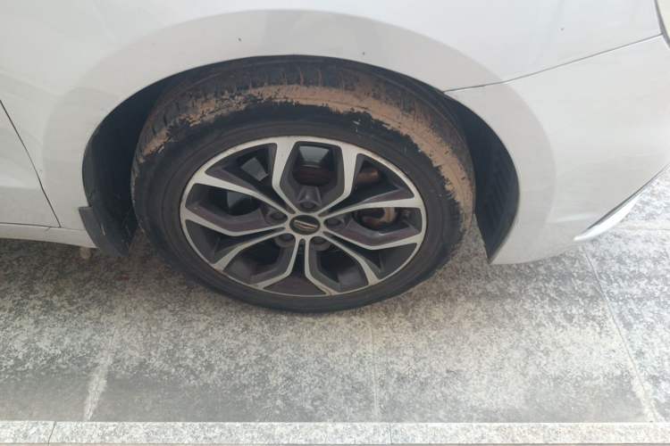 Used Geely Auto Emgrand GT 2018 1.8T Zunshang Zhiling Edition Right Front Wheel Hub