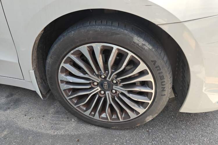 Used Geely Auto Emgrand GT 2018 1.8T Zunshang Zhiling Edition Right Front Wheel Hub