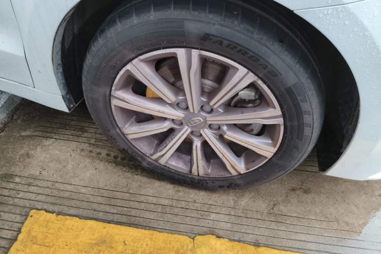 Used Geely Auto Emgrand GT 2018 1.5T MHEV Shining Edition Right Front Wheel Hub