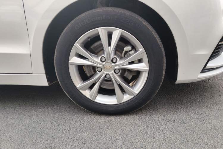 Used Geely Auto Emgrand GT 2018 1.5T MHEV Shining Edition Right Front Wheel Hub