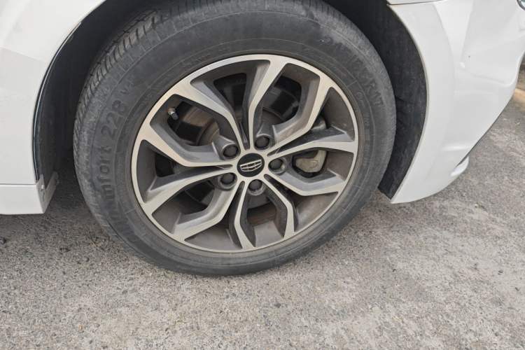 Used Geely Auto Emgrand GT 2018 1.8T Zunshang Zhiling Edition Right Front Wheel Hub