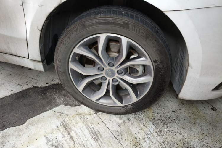 Used Geely Auto Emgrand GT 2018 1.8T Zunshang Zhiling Edition Right Front Wheel Hub