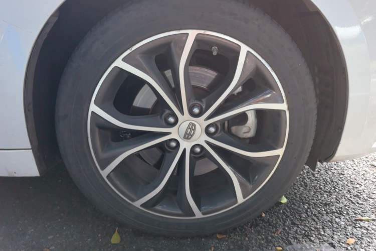 Used Geely Auto Emgrand GT 2018 1.5T MHEV Yaozhi Edition Right Front Wheel Hub