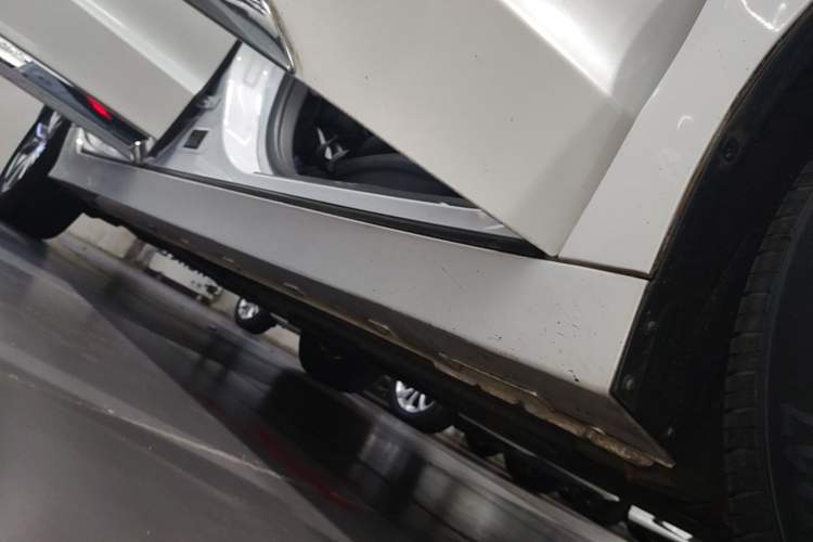 Used Geely Auto Emgrand GT 2018 1.5T MHEV Yaoxiang Edition Right Side Sill