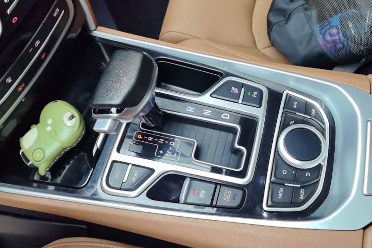 Used Geely Auto Emgrand GT 2018 1.8T Zunshang Zhiling Edition Gear Lever