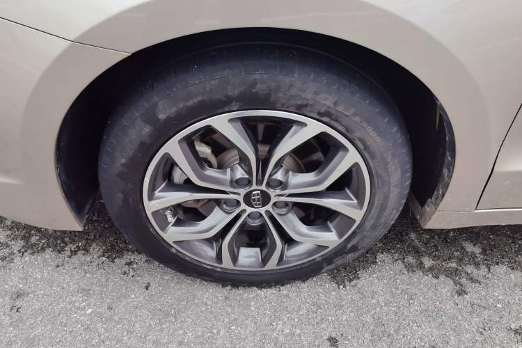 Used Geely Auto Emgrand GT 2018 1.8T Zunshang Zhiling Edition Left Front Wheel Hub