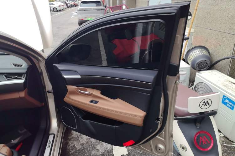 Used Geely Auto Emgrand GT 2018 1.8T Zunshang Zhiling Edition Right Front Door Interior