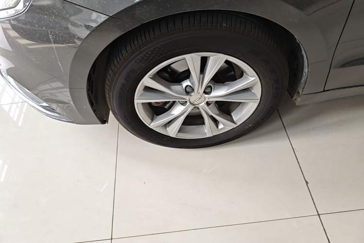 Used Geely Auto Emgrand GT 2020 1.8T Flagship Edition Left Front Wheel Hub