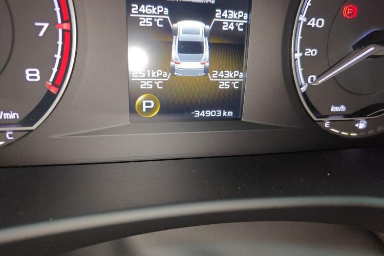 Used Geely Auto Emgrand GT 2020 Revised 1.8T Navigation Edition Odometer Close Up