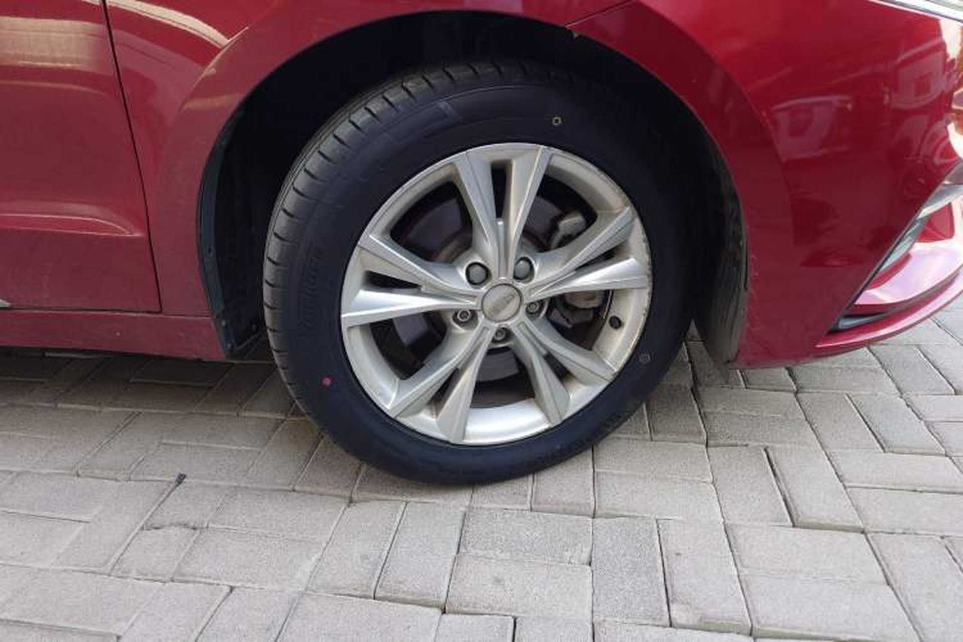 Used Geely Auto Emgrand GT 2020 1.8T Flagship Edition Right Front Wheel Hub