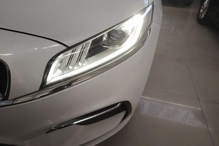 Used Geely Auto Emgrand GT 2020 Revised 1.8T Navigation Edition Left Front Headlight