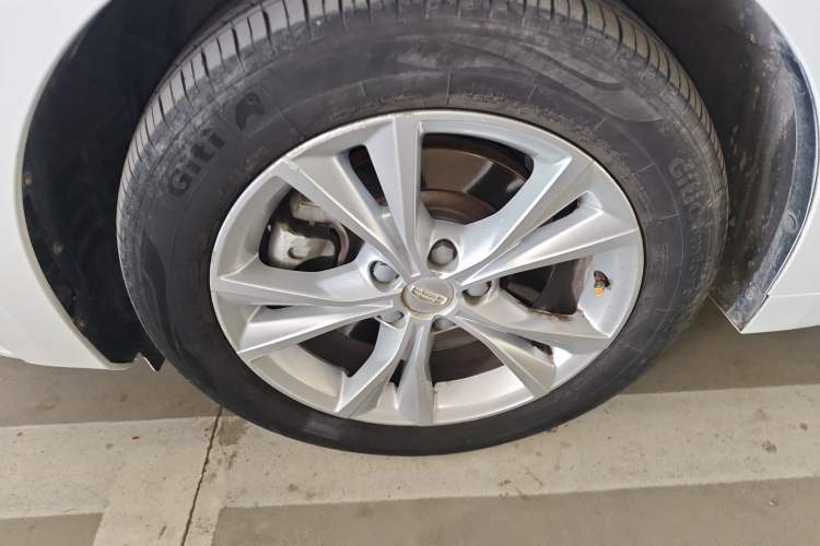 Used Geely Auto Emgrand GT 2020 1.8T Flagship Edition Left Front Wheel Hub