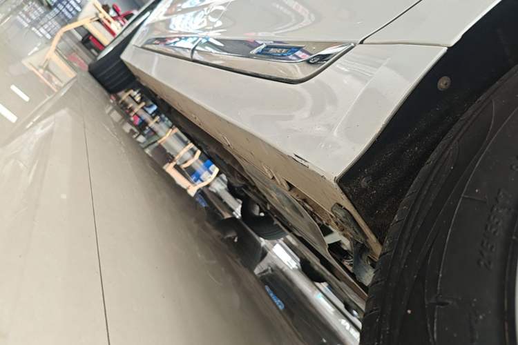 Used Geely Auto Emgrand GT 2020 1.5T MHEV Yaoxiang Edition Left Side Sill