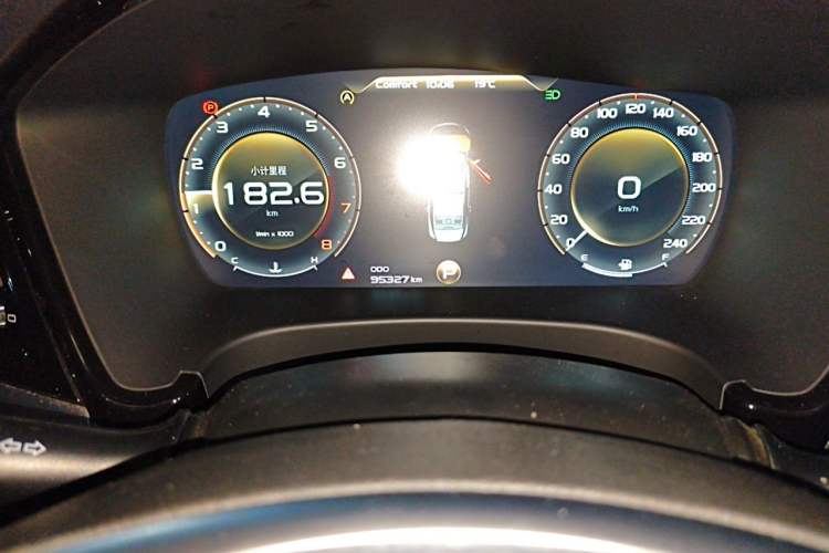Used Geely Auto Emgrand GT 2020 1.5T MHEV Yaoxiang Edition Odometer Close Up