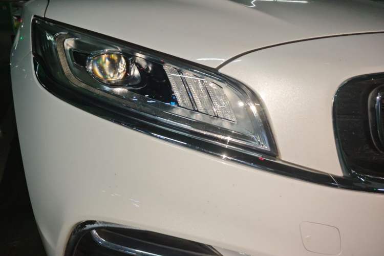 Used Geely Auto Emgrand GT 2020 Revised 1.8T Navigation Edition Right Front Headlight