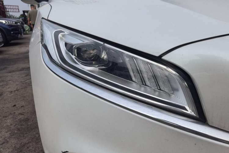 Used Geely Auto Emgrand GT 2020 Revised 1.8T Navigation Edition Right Front Headlight