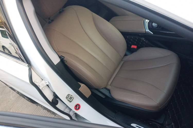 Used Geely Auto Emgrand GT 2020 1.5T MHEV Yaozhi Edition Right Front Seat