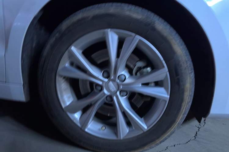 Used Geely Auto Emgrand GT 2020 1.5T MHEV Yaoxiang Edition Right Front Wheel Hub