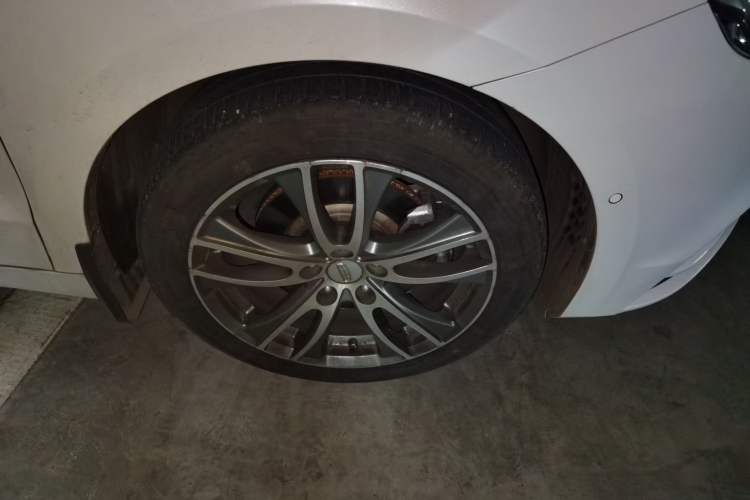 Used Geely Auto Emgrand GT 2020 1.5T MHEV Yaozun Edition Right Front Wheel Hub