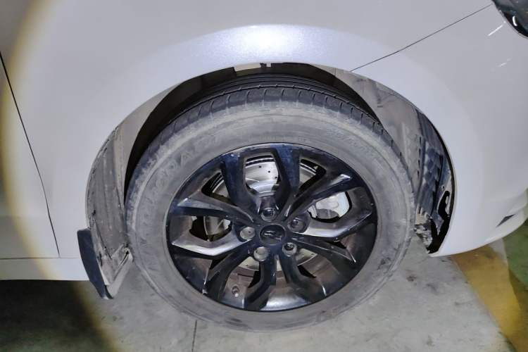 Used Geely Auto Emgrand GT 2020 1.8T Flagship Edition Right Front Wheel Hub