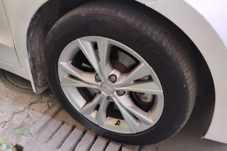 Used Geely Auto Emgrand GT 2020 1.5T MHEV Yaoxiang Edition Right Front Wheel Hub