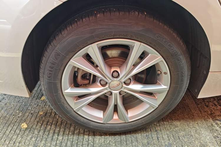 Used Geely Auto Emgrand GT 2020 Revised 1.8T Navigation Edition Right Rear Wheel Hub