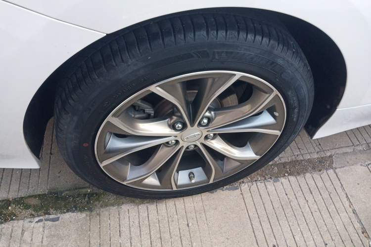 Used Geely Auto Emgrand GT 2020 1.5T MHEV Yaozhi Edition Right Rear Wheel Hub