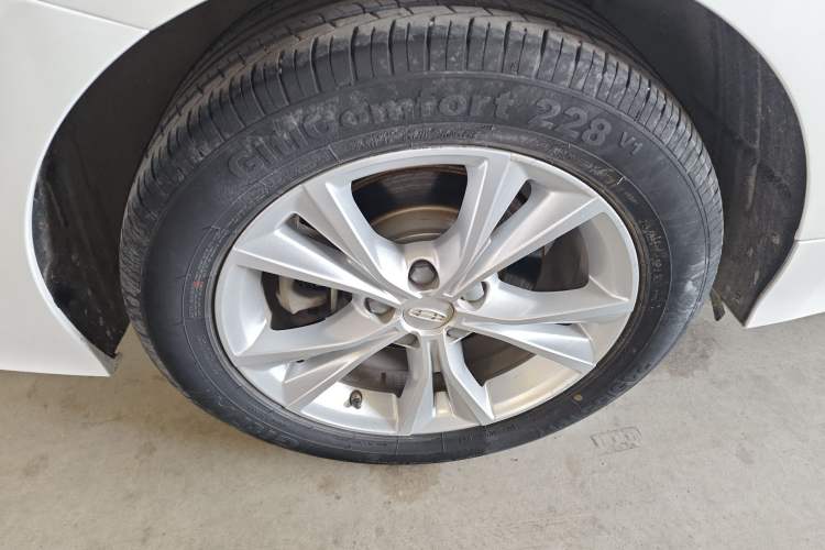 Used Geely Auto Emgrand GT 2020 1.8T Flagship Edition Right Rear Wheel Hub